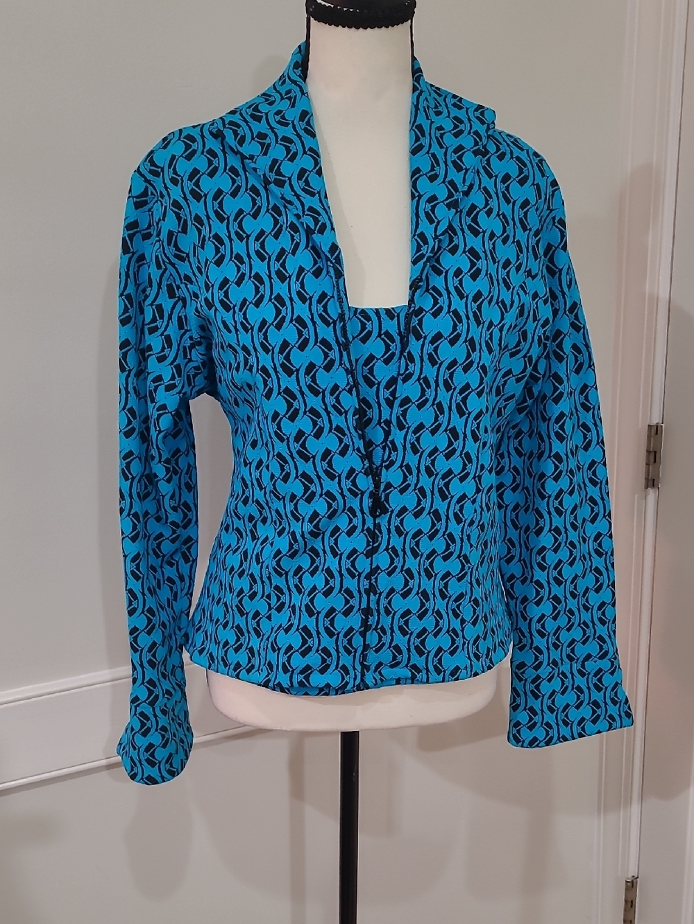 Andria Lieu 2 pc Blue and Black Shell + Jacket with Bubble Pattern, Size Large